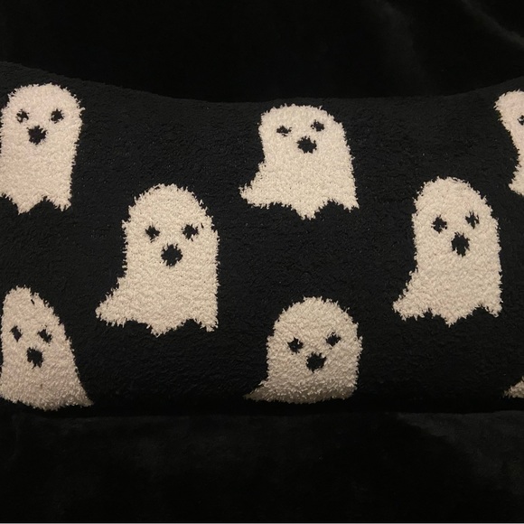Black & White Ghost Blanket & Pillow - Picture 4 of 4